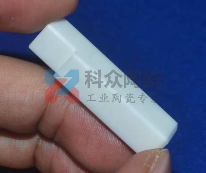 氧化鋯陶瓷在工業(yè)上會逐漸取代氧化鋁陶瓷嗎？